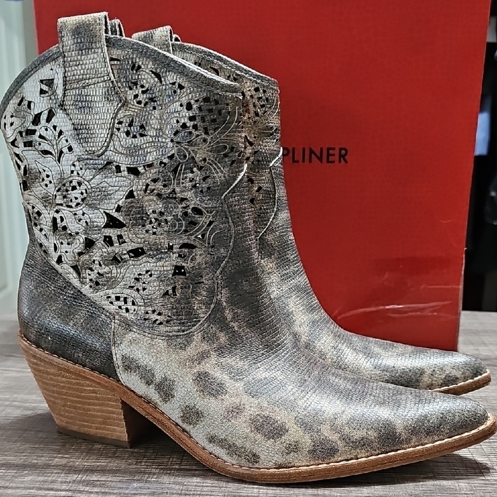 NEW ! DONALD J PLINER NATURAL KARUNG PRINT SHORT BOOTS - Size 8.5 ($275 RETAIL)